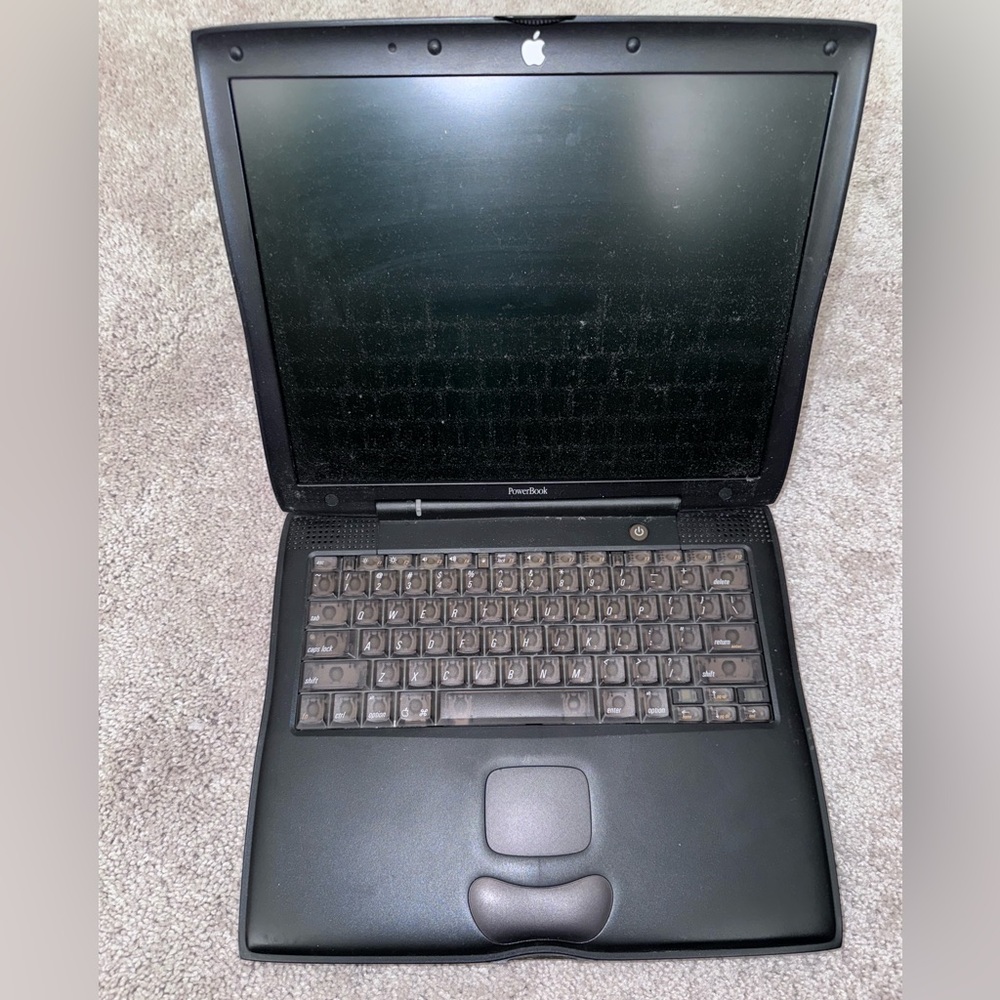 Apple PowerBook m7572 400mhz 1mb 64mb 6gb hd 8mb video dvd qt0261pehdr